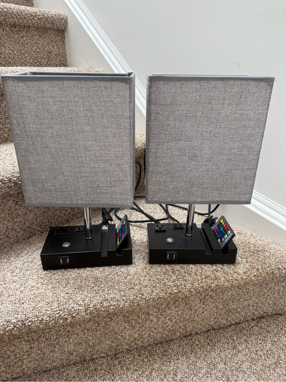 2 bedside table Lamps with USB Charging and light bulbs with remote included